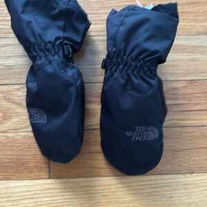 North Face kids gloves size 3t